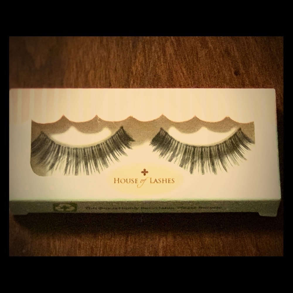 NIB ~ HOUSE OF LASHES****BOMBSHELL***